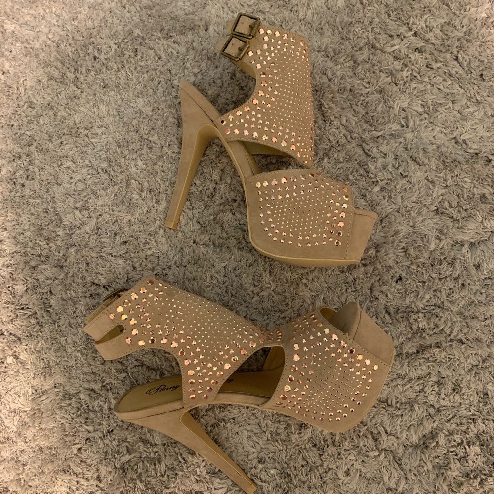 Size 8 1/2 Penny Kenny Rose Gold Pumps